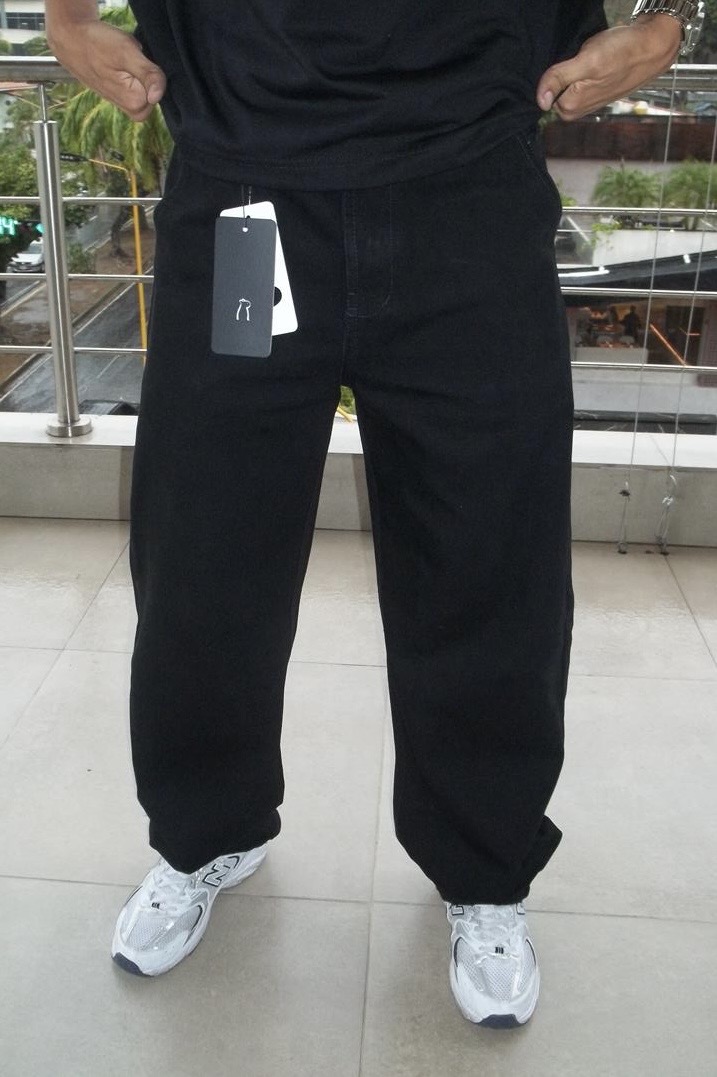 Pantalón baggy negro